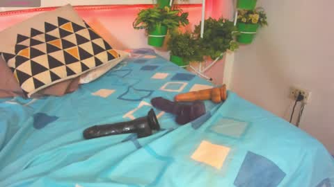 Snapshot of rosi_cooper chatting on 03-05-25, 02:12 rosi_cooper online show from 03-05-25, 02:12