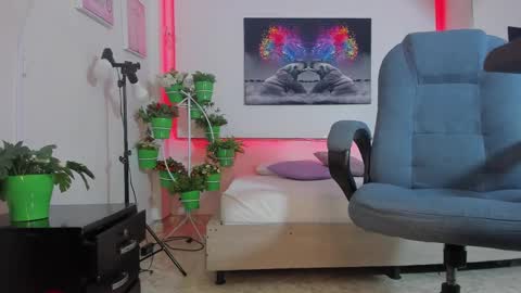 Snapshot of rosi_cooper chatting on 10-04-25, 10:46 rosi_cooper online show from 10-04-25, 10:46