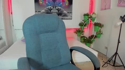 Snapshot of rosi_cooper chatting on 10-17-25, 11:13 rosi_cooper online show from 10-17-25, 11:13