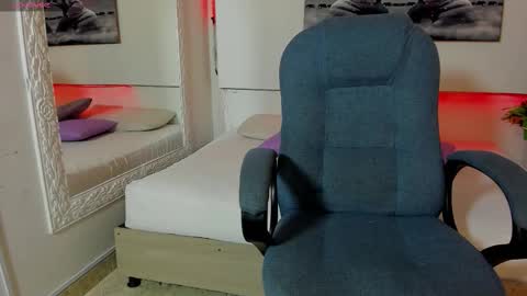 Snapshot of rosi_cooper chatting on 10-18-25, 11:00 rosi_cooper online show from 10-18-25, 11:00