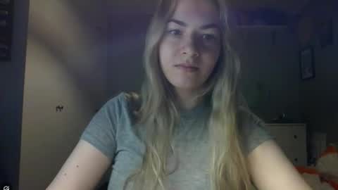 Snapshot of rosie_june chatting on 12-23-25, 07:50 Rosie online show from 12-23-25, 07:50