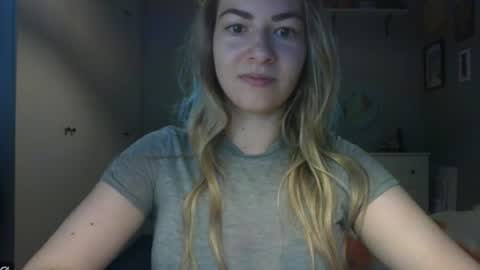 Snapshot of rosie_june chatting on 07-14-26, 06:40 Rosie online show from 07-14-26, 06:40