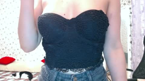 Snapshot of rosierosa chatting on 02-28-25, 04:10 Rosie is waiting for YOU online show from 02-28-25, 04:10