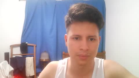 Snapshot of rosscou8 chatting on 06-17-26, 06:49 rosscou8 online show from 06-17-26, 06:49