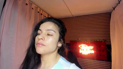 Snapshot of rosse_25 chatting on 11-17-25, 09:37 Would you like to help me with supplementation and sports suits so I can compete in powerlifting online show from 11-17-25, 09:37