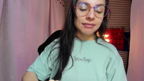 Snapshot of rosse_25 chatting on 11-18-25, 06:01 Would you like to help me with supplementation and sports suits so I can compete in powerlifting online show from 11-18-25, 06:01