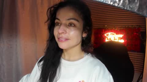 Snapshot of rosse_25 chatting on 11-24-25, 05:34 Would you like to help me with supplementation and sports suits so I can compete in powerlifting online show from 11-24-25, 05:34