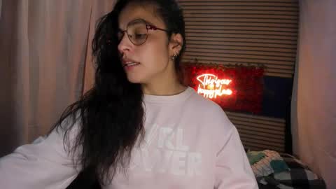 Snapshot of rosse_25 chatting on 01-13-26, 03:17 Would you like to help me with supplementation and sports suits so I can compete in powerlifting online show from 01-13-26, 03:17