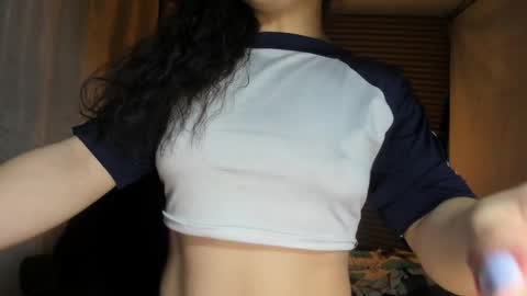 Snapshot of rosse_25 chatting on 01-18-26, 09:35 Would you like to help me with supplementation and sports suits so I can compete in powerlifting online show from 01-18-26, 09:35