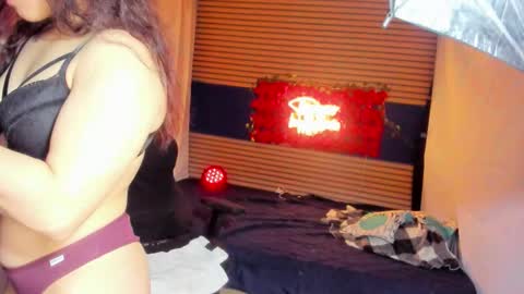 Snapshot of rosse_25 chatting on 02-04-26, 01:17 Would you like to help me with supplementation and sports suits so I can compete in powerlifting online show from 02-04-26, 01:17