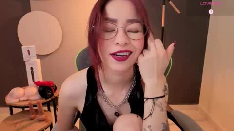 Snapshot of rosse_98_ chatting on 02-12-26, 02:12 Miss Rosse online show from 02-12-26, 02:12