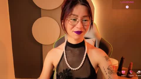 Snapshot of rosse_98_ chatting on 05-14-26, 02:02 Miss Rosse online show from 05-14-26, 02:02