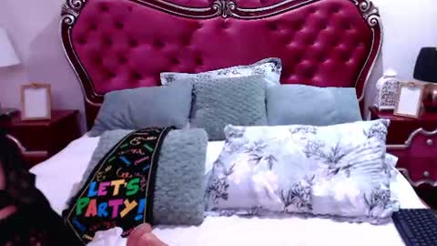 Snapshot of rossecougar_x chatting on 07-07-26, 07:23 Rosse Cougar online show from 07-07-26, 07:23