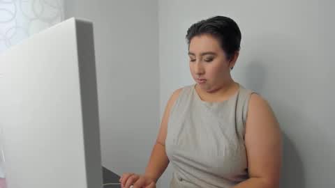 ROSSE DEMOND  online show from 02-12-26, 09:32