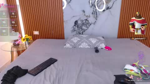 Rossi Hill online show from 04-22-26, 01:12