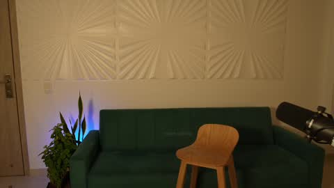 Snapshot of rosseyquiin chatting on 12-25-24, 03:50 Rossey online show from 12-25-24, 03:50