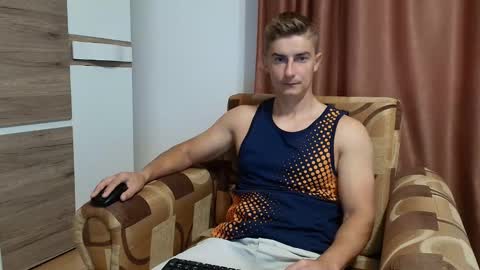 Snapshot of rosswillis7 chatting on 09-30-25, 06:18 Ross online show from 09-30-25, 06:18