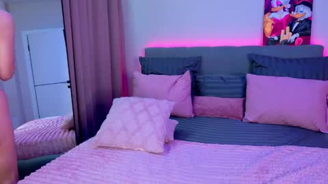 Snapshot of rossy_x_ chatting on 06-09-26, 01:17 Rossy 630 pm - 230 am online show from 06-09-26, 01:17