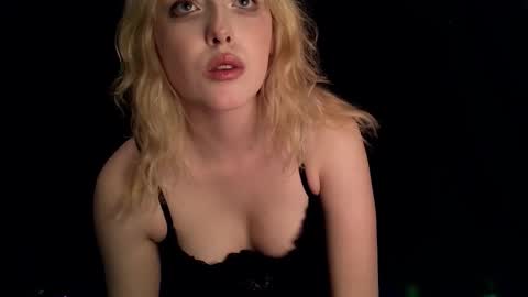 Snapshot of rosy_petal chatting on 10-07-25, 11:07 rosy_petal online show from 10-07-25, 11:07