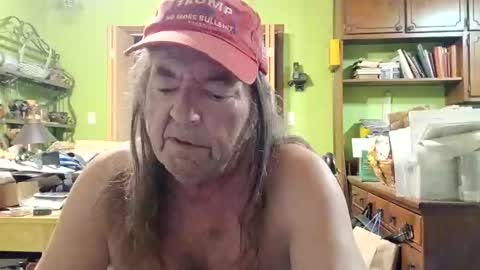 Snapshot of rotorranch chatting on 10-18-25, 12:24 rotorranch online show from 10-18-25, 12:24