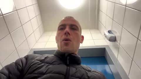 Snapshot of rotteei1 chatting on 11-05-25, 09:53 rotteei1 online show from 11-05-25, 09:53