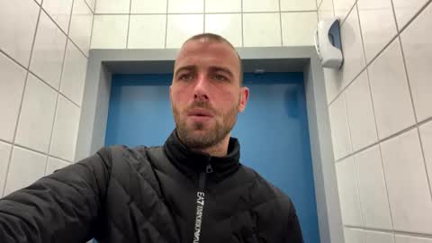 Snapshot of rotteei1 chatting on 11-21-25, 10:03 rotteei1 online show from 11-21-25, 10:03