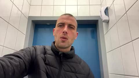 Snapshot of rotteei1 chatting on 11-25-25, 10:04 rotteei1 online show from 11-25-25, 10:04