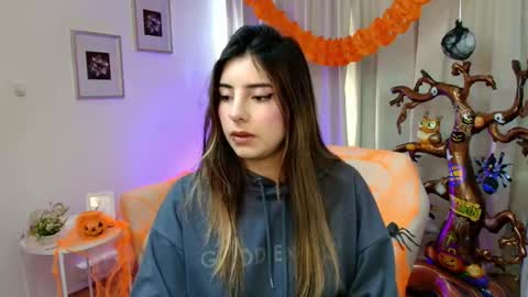 Snapshot of rousee_v chatting on 10-23-25, 01:32 Rousee online show from 10-23-25, 01:32