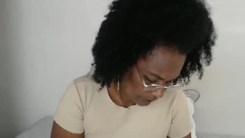 Snapshot of roushlove chatting on 02-21-25, 09:11 luxa online show from 02-21-25, 09:11