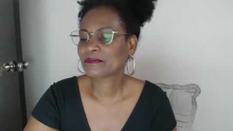 Snapshot of roushlove chatting on 02-22-25, 09:15 luxa online show from 02-22-25, 09:15