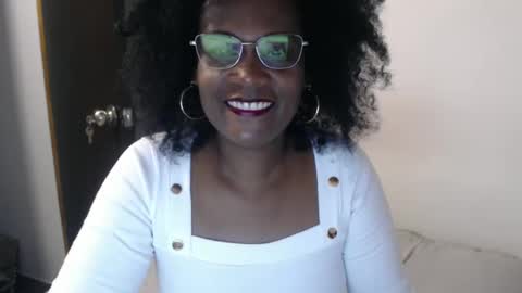 Snapshot of roushlove chatting on 02-24-25, 09:31 luxa online show from 02-24-25, 09:31