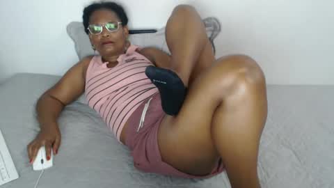 Snapshot of roushlove chatting on 02-25-25, 09:35 luxa online show from 02-25-25, 09:35