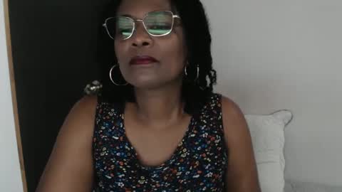 Snapshot of roushlove chatting on 03-05-25, 12:55 luxa online show from 03-05-25, 12:55