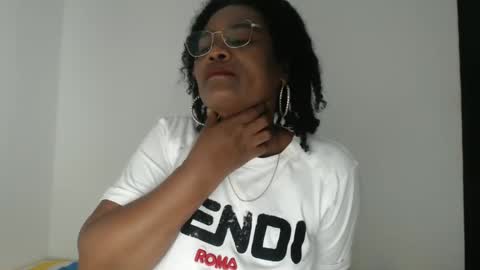 Snapshot of roushlove chatting on 09-11-25, 09:37 luxa online show from 09-11-25, 09:37