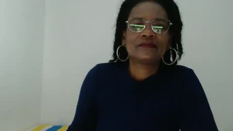 Snapshot of roushlove chatting on 09-12-25, 01:11 luxa online show from 09-12-25, 01:11