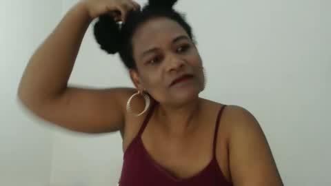 Snapshot of roushlove chatting on 09-14-25, 02:05 luxa online show from 09-14-25, 02:05