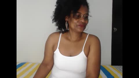 Snapshot of roushlove chatting on 09-18-25, 03:08 luxa online show from 09-18-25, 03:08