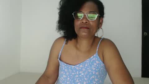 Snapshot of roushlove chatting on 09-20-25, 12:11 luxa online show from 09-20-25, 12:11