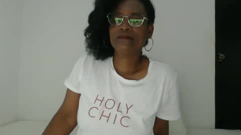 Snapshot of roushlove chatting on 09-23-25, 03:48 luxa online show from 09-23-25, 03:48