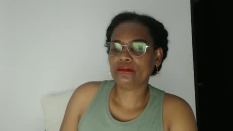 Snapshot of roushlove chatting on 09-26-25, 12:25 luxa online show from 09-26-25, 12:25