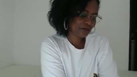 Snapshot of roushlove chatting on 09-26-25, 04:22 luxa online show from 09-26-25, 04:22