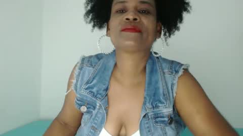 Snapshot of roushlove chatting on 09-27-25, 01:49 luxa online show from 09-27-25, 01:49