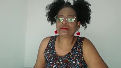 Snapshot of roushlove chatting on 09-28-25, 08:25 luxa online show from 09-28-25, 08:25