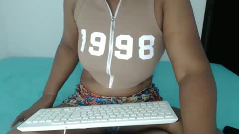 Snapshot of roushlove chatting on 09-29-25, 12:21 luxa online show from 09-29-25, 12:21