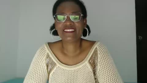 Snapshot of roushlove chatting on 10-03-25, 12:35 luxa online show from 10-03-25, 12:35