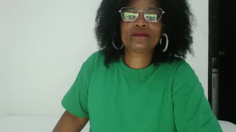 Snapshot of roushlove chatting on 10-05-25, 11:35 luxa online show from 10-05-25, 11:35