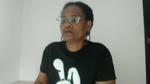 Snapshot of roushlove chatting on 10-08-25, 07:00 luxa online show from 10-08-25, 07:00