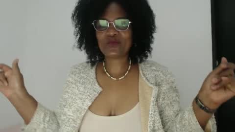 Snapshot of roushlove chatting on 10-10-25, 02:38 luxa online show from 10-10-25, 02:38