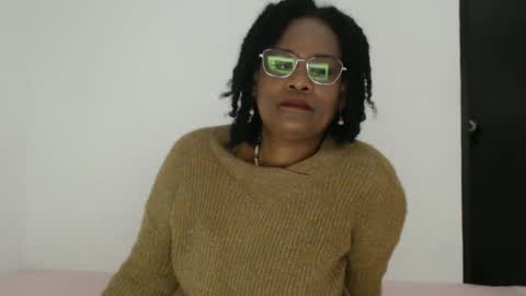 Snapshot of roushlove chatting on 10-11-25, 03:54 luxa online show from 10-11-25, 03:54