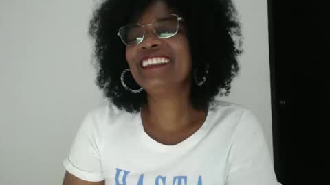 Snapshot of roushlove chatting on 10-22-25, 01:33 luxa online show from 10-22-25, 01:33